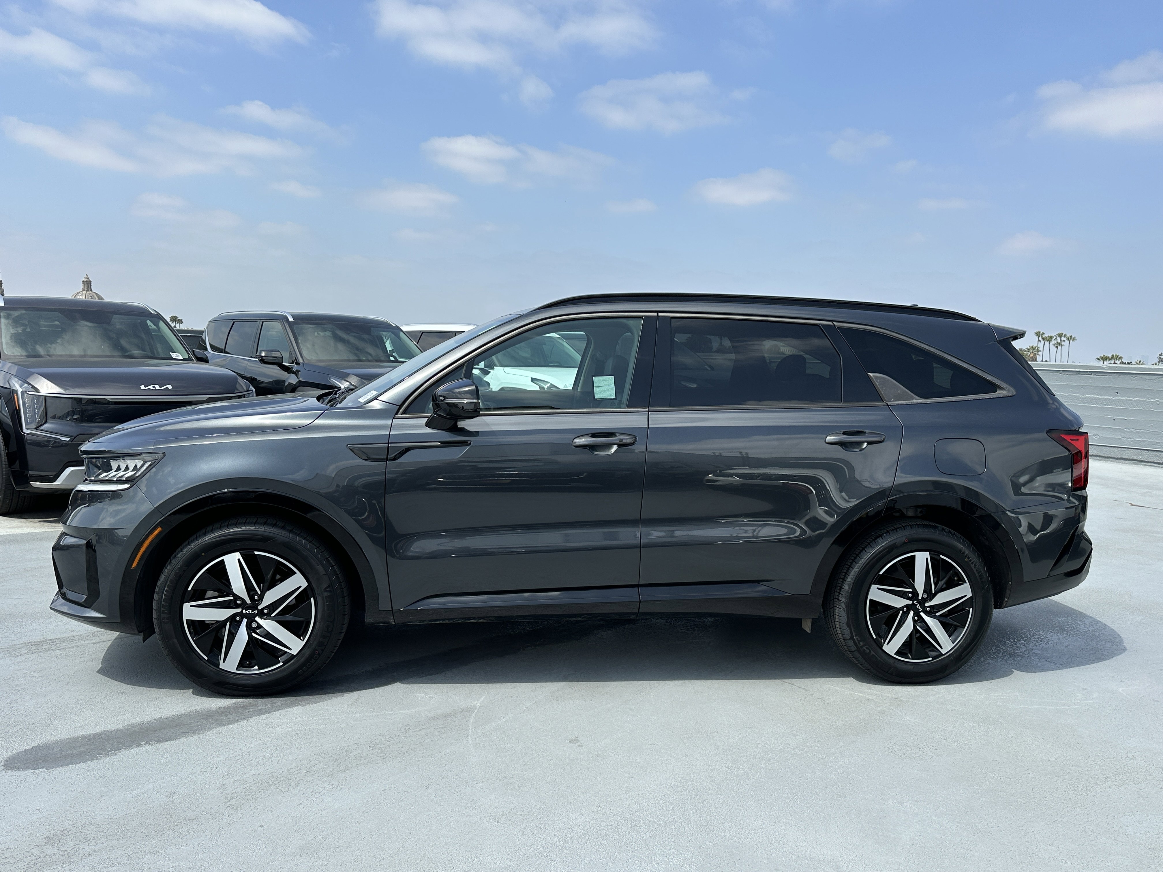 Used 2022 Kia Sorento S w/ Panoramic Sunroof Package FWD image 3