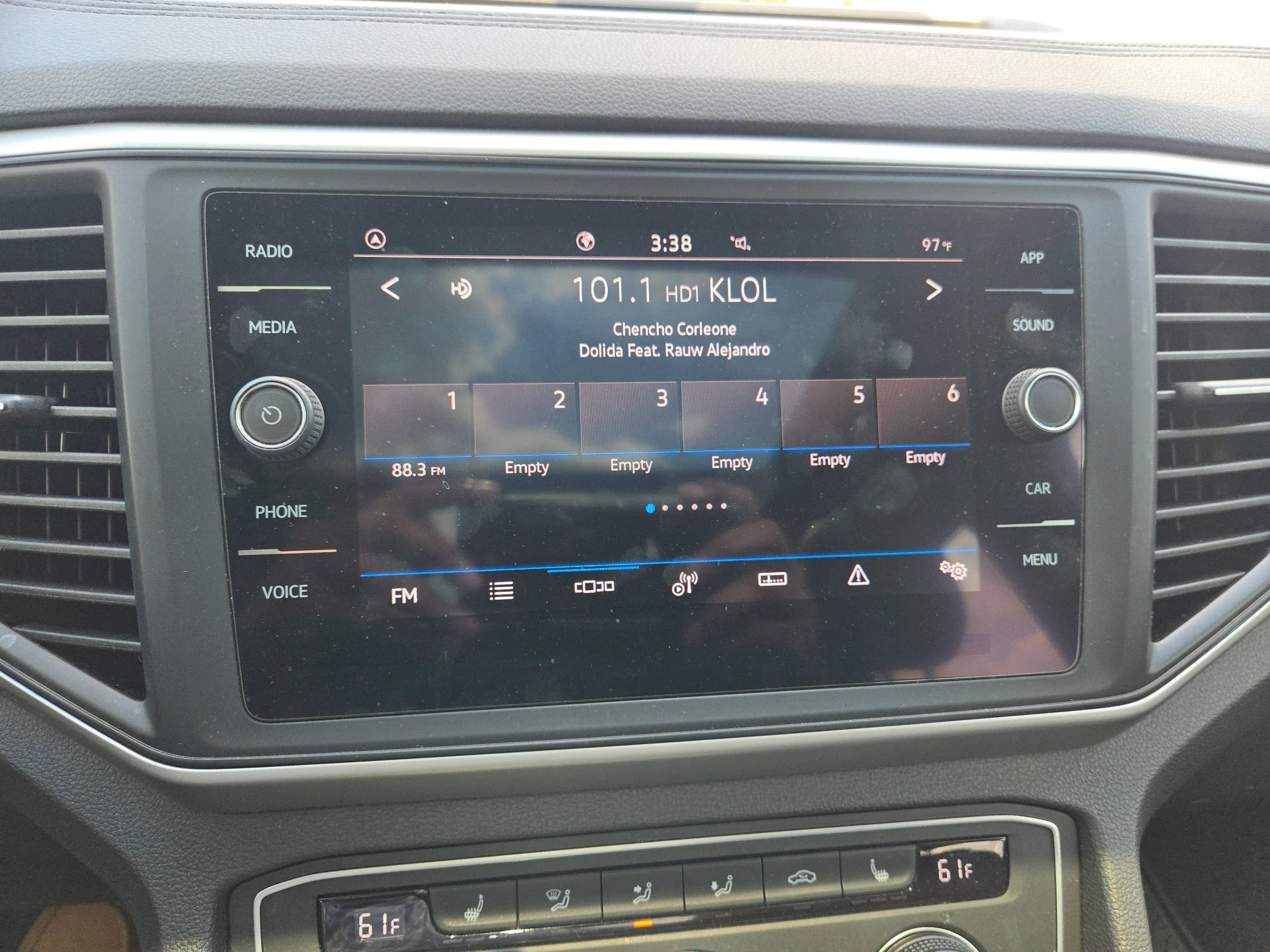 Used 2021 Volkswagen Atlas Cross Sport SE w/ Panoramic Sunroof Package image 26