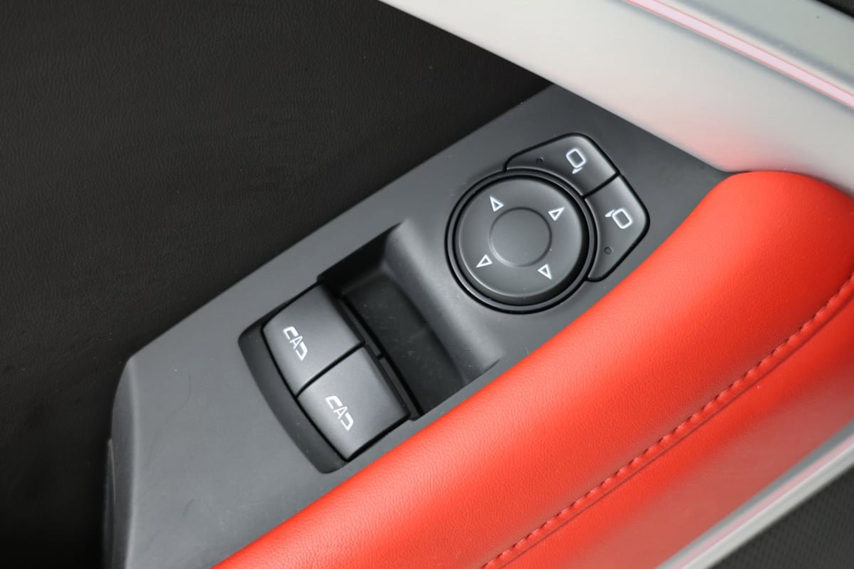 Used 2018 Chevrolet Camaro SS RWD image 23