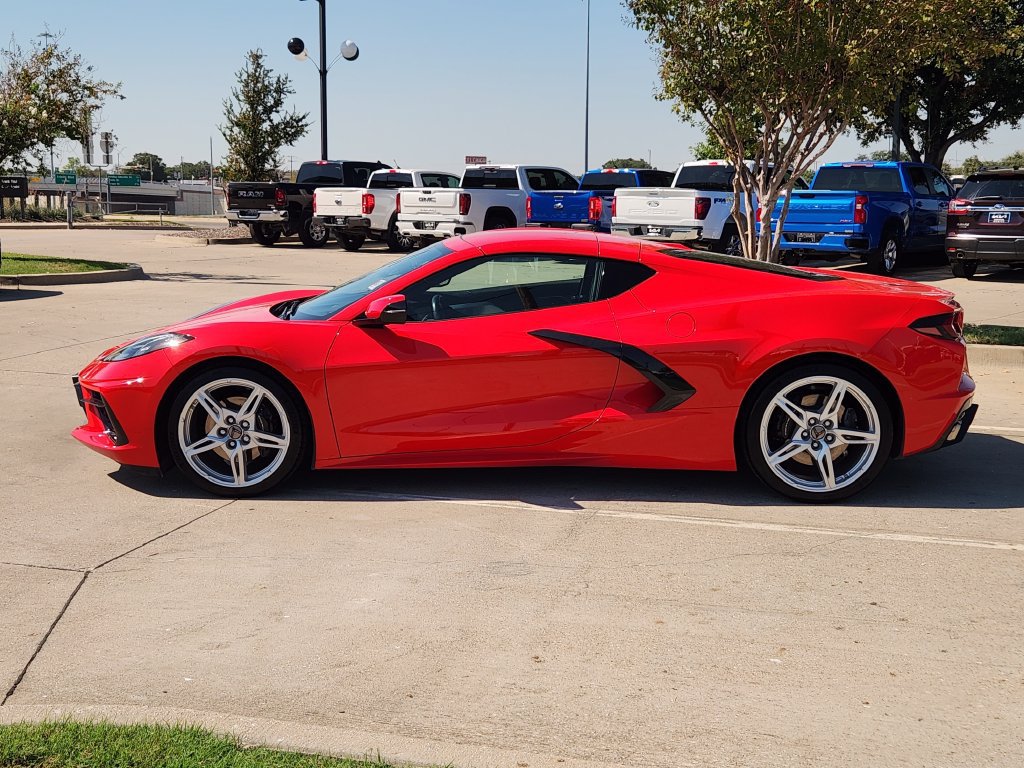 Used 2025 Chevrolet Corvette Stingray Premium Cpe w/ 3LT RWD image 12