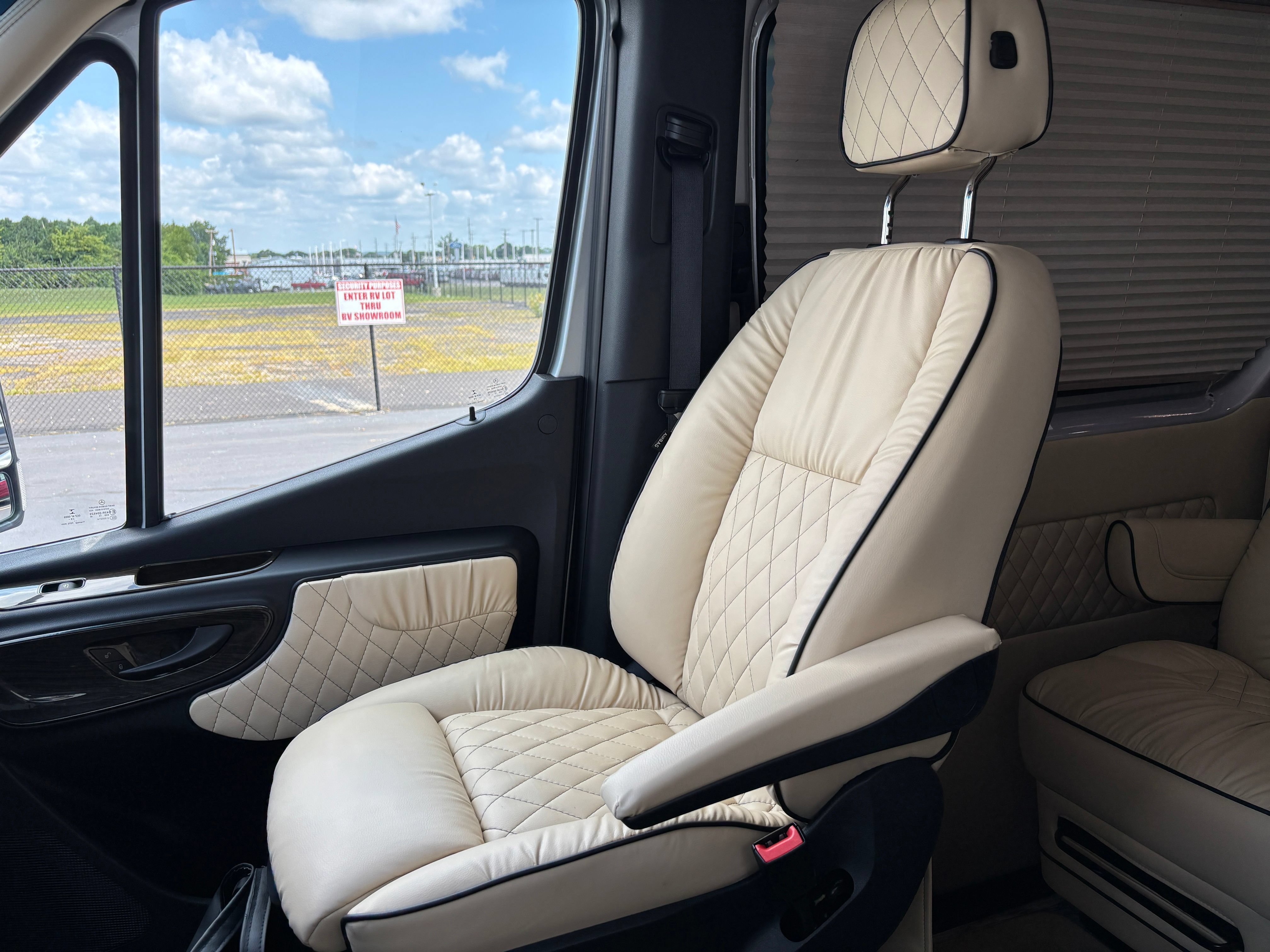 Used 2020 Mercedes-Benz Sprinter 2500 w/ Windows All Around Package image 42