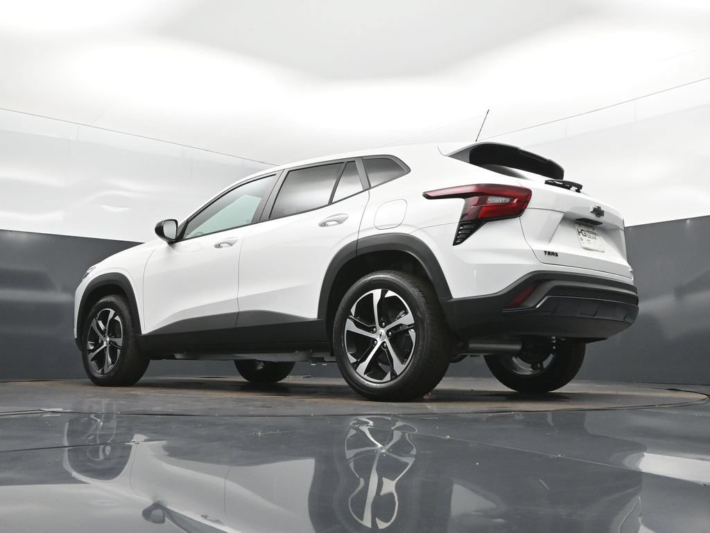 New 2026 Chevrolet Trax RS w/ Sunroof Package FWD image 40