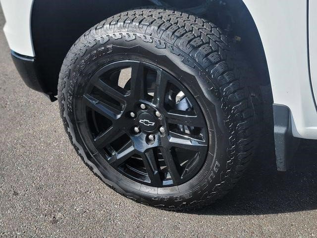 Certified 2024 Chevrolet Silverado 1500 Custom Trail Boss w/ Turbomax Blackout Package image 5