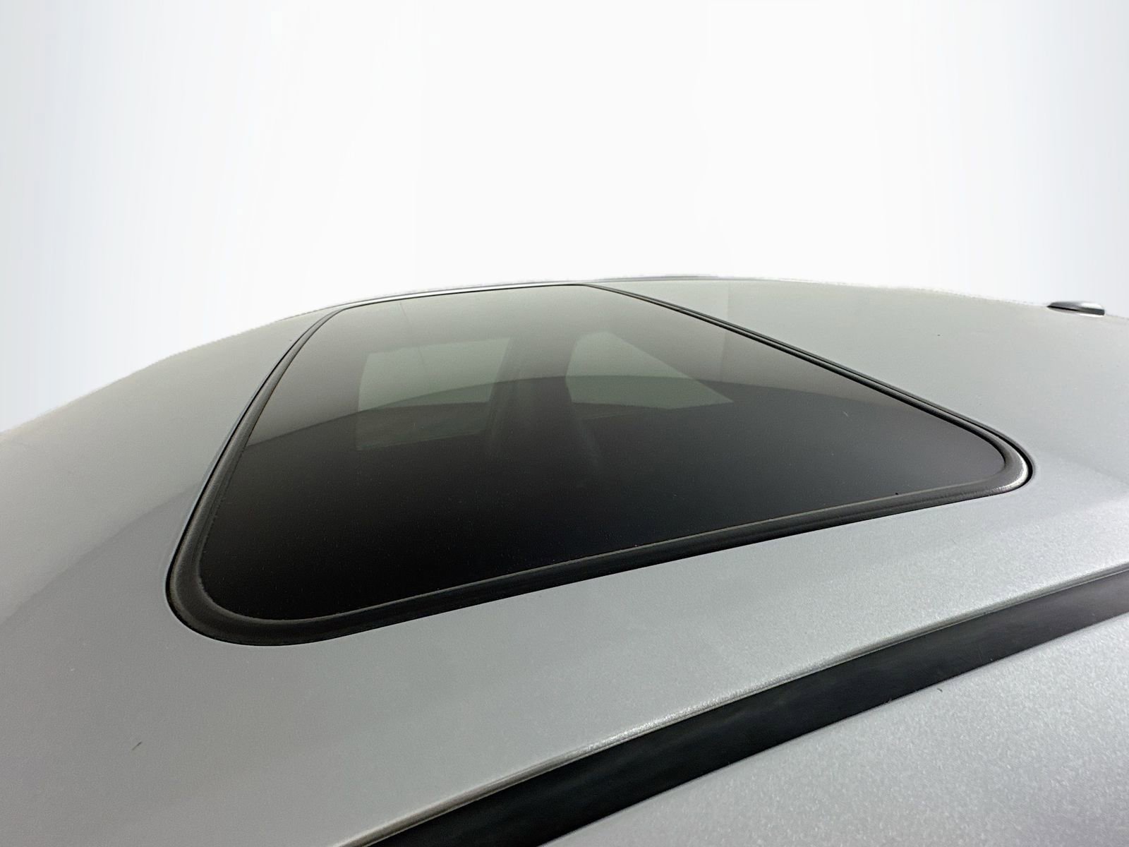 Used 2016 Toyota Camry XSE w/ Moonroof Package FWD image 21