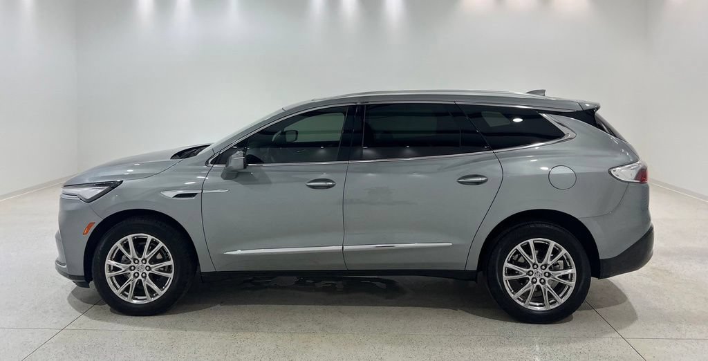Used 2024 Buick Enclave Essence w/ Experience Buick Package FWD image 2