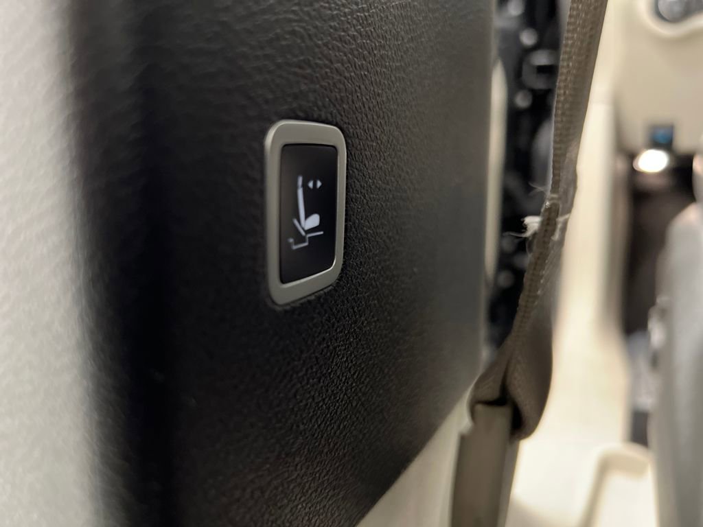 Used 2024 Chrysler Pacifica Limited image 17
