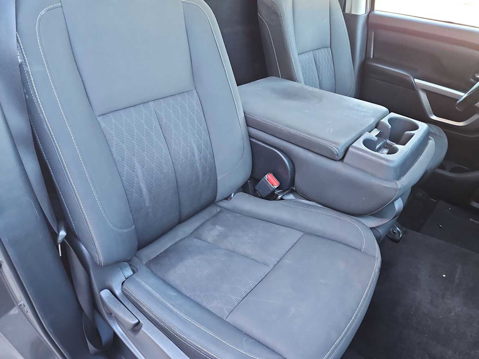 Used 2017 Nissan Titan SV image 20