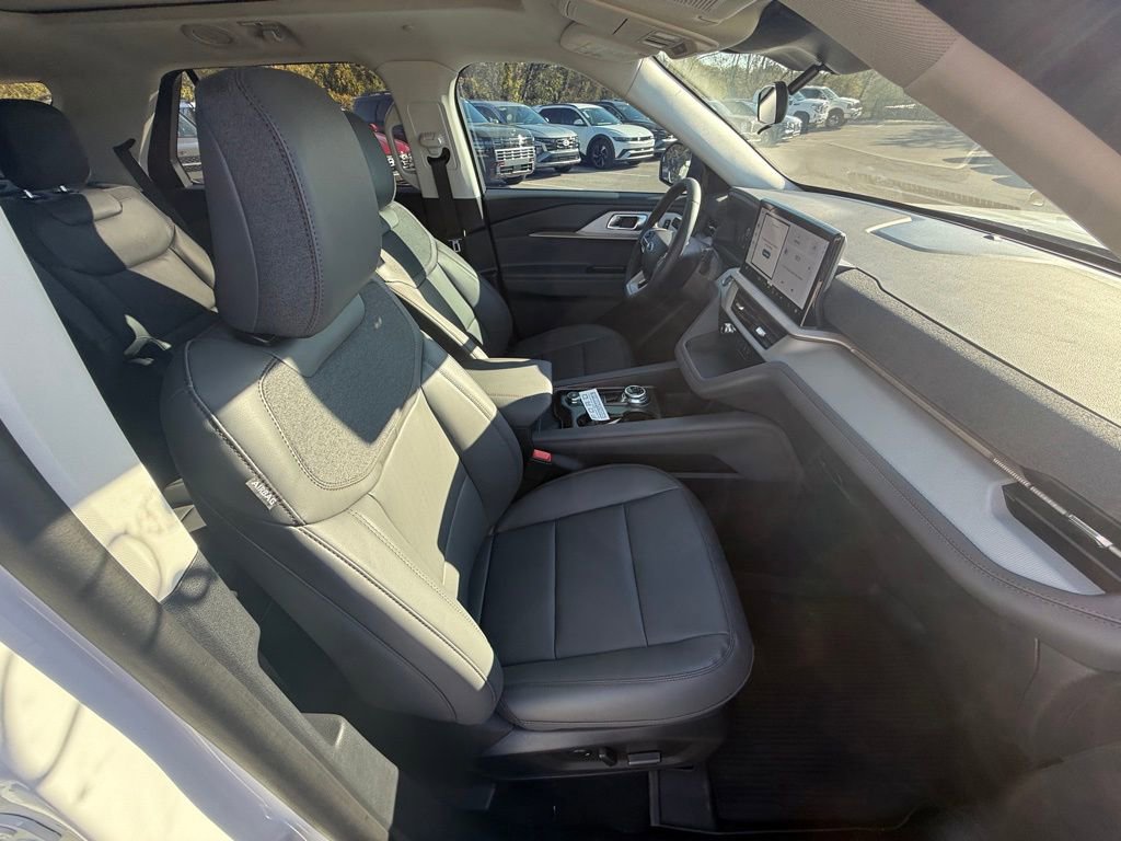 New 2026 Ford Explorer Active w/ Active Comfort Package image 10