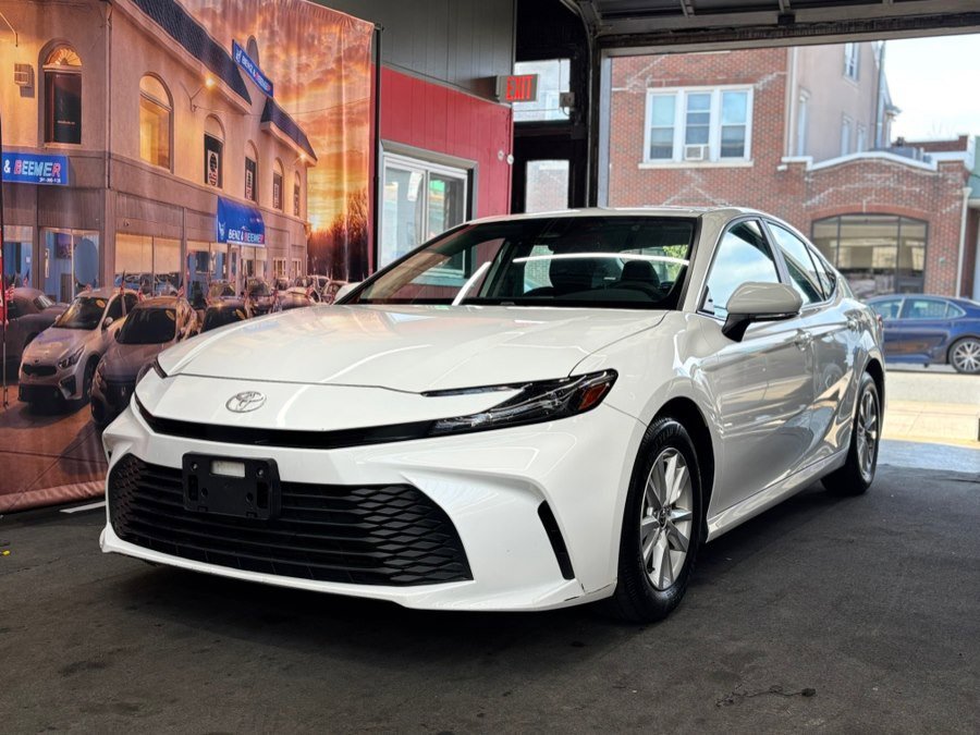 Used 2025 Toyota Camry LE FWD image 1