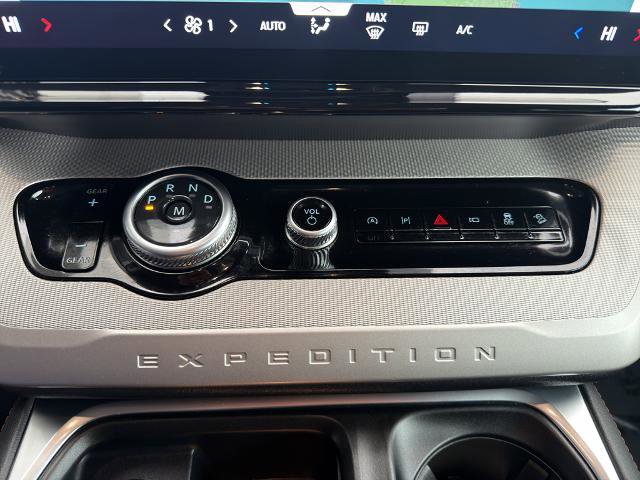 Certified 2025 Ford Expedition Active AWD/4WD image 33