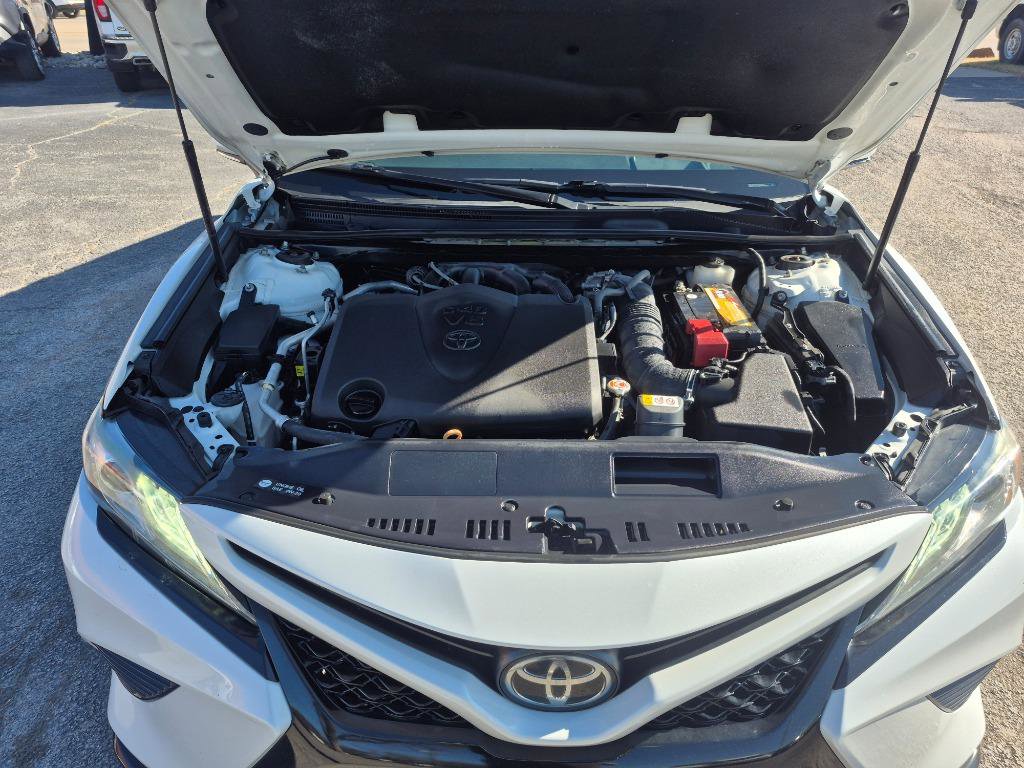 Used 2019 Toyota Camry XSE image 2