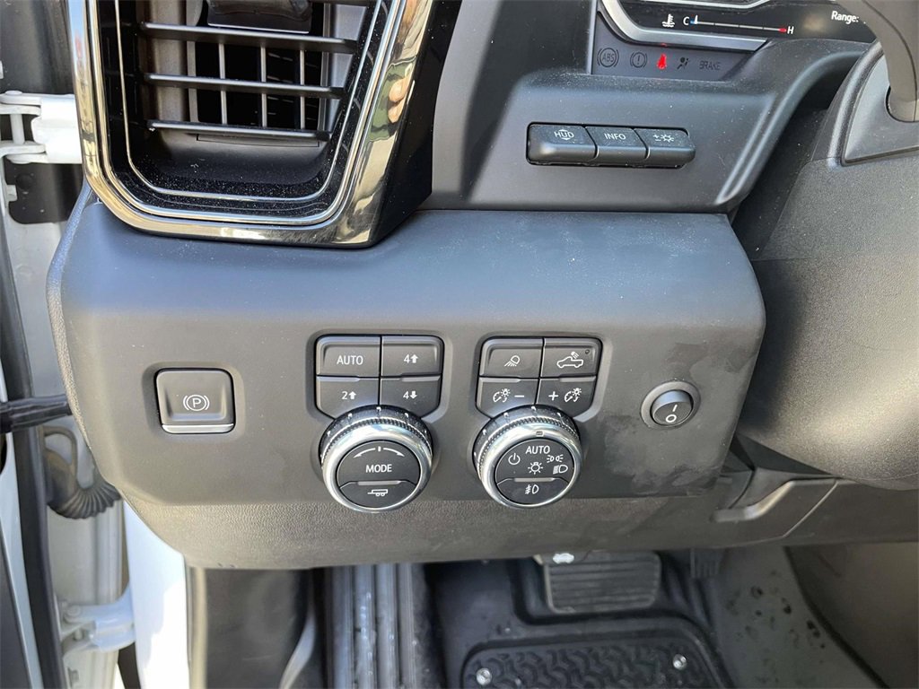 Used 2024 GMC Sierra 2500 AT4 w/ AT4 Premium Plus Package image 18