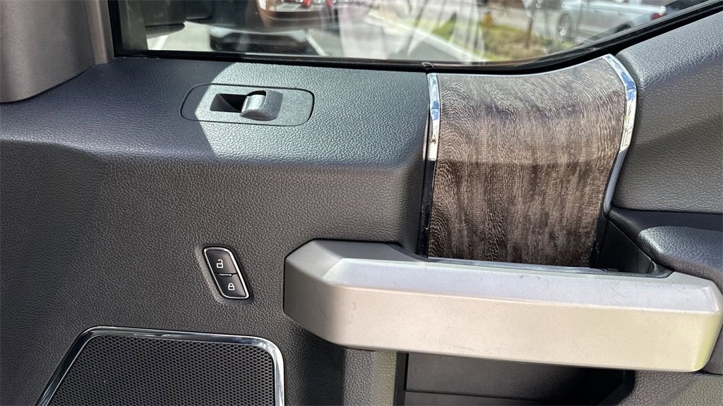 Used 2017 Ford F350 Lariat w/ Chrome Package image 45