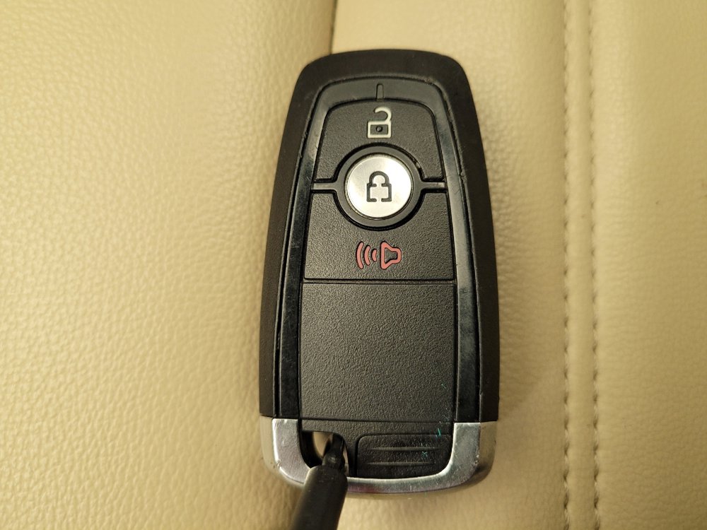 Used 2024 Ford Edge SEL image 32