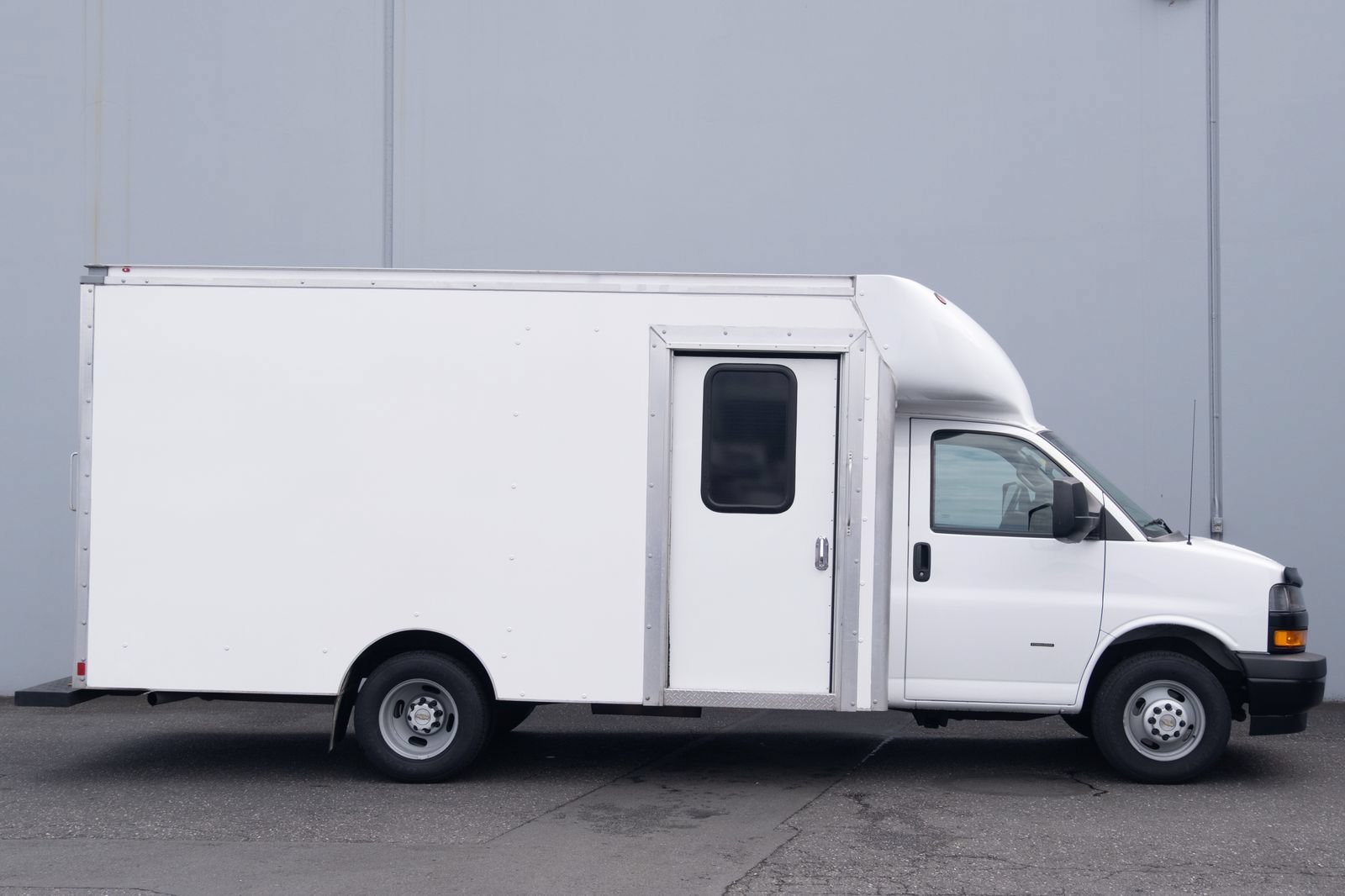 Used 2020 Chevrolet Express 3500 RWD image 19