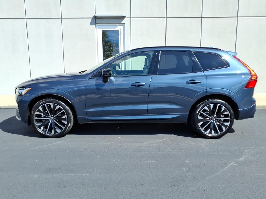 Certified 2026 Volvo XC60 B5 Ultra AWD/4WD image 3