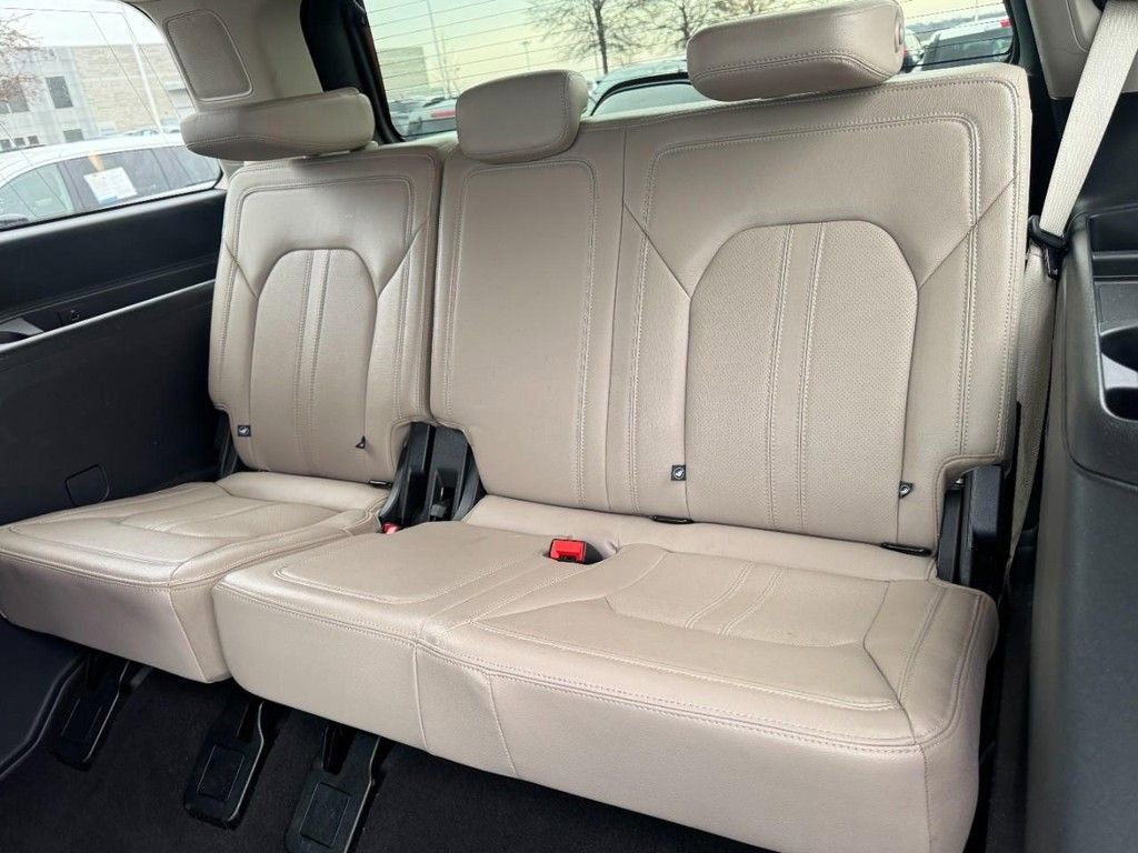 Used 2024 Ford Expedition Limited AWD/4WD image 12