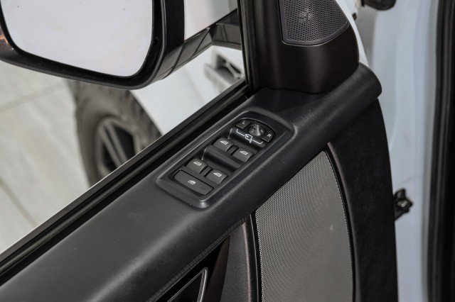 Used 2015 Land Rover LR4 HSE LUX image 48