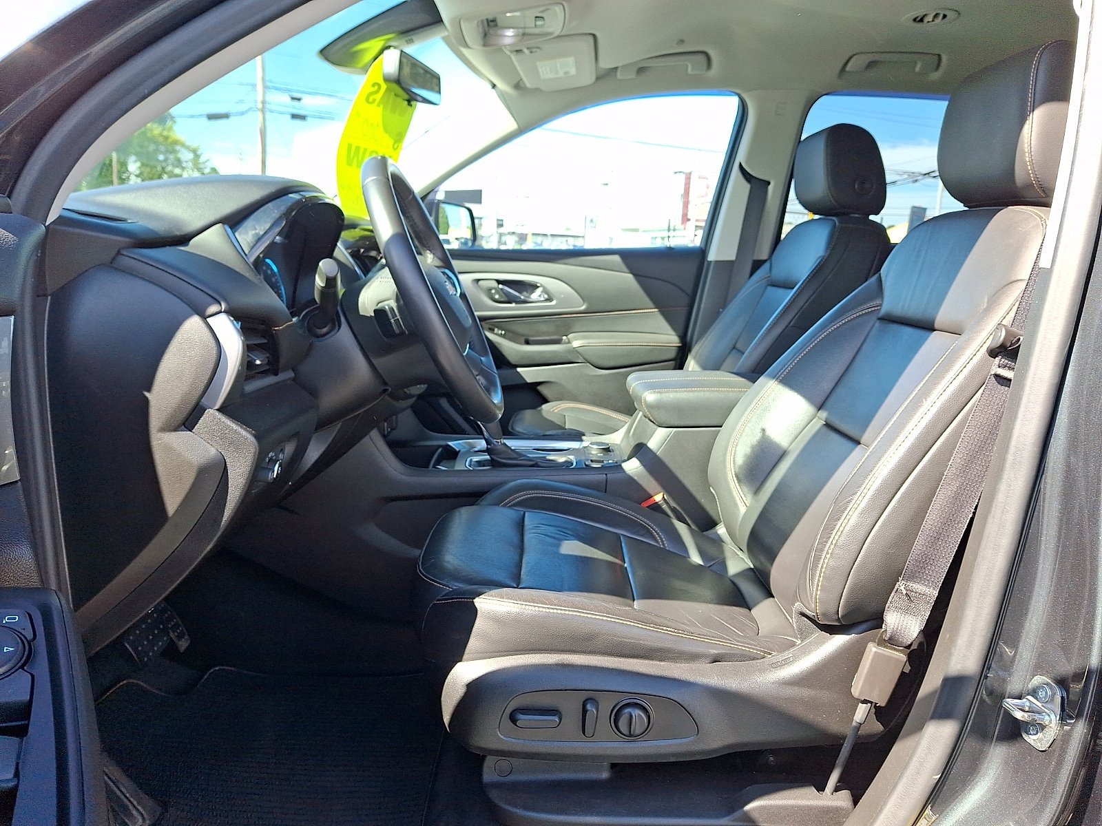 Used 2019 Chevrolet Traverse LT w/ LT Premium Package AWD/4WD image 14