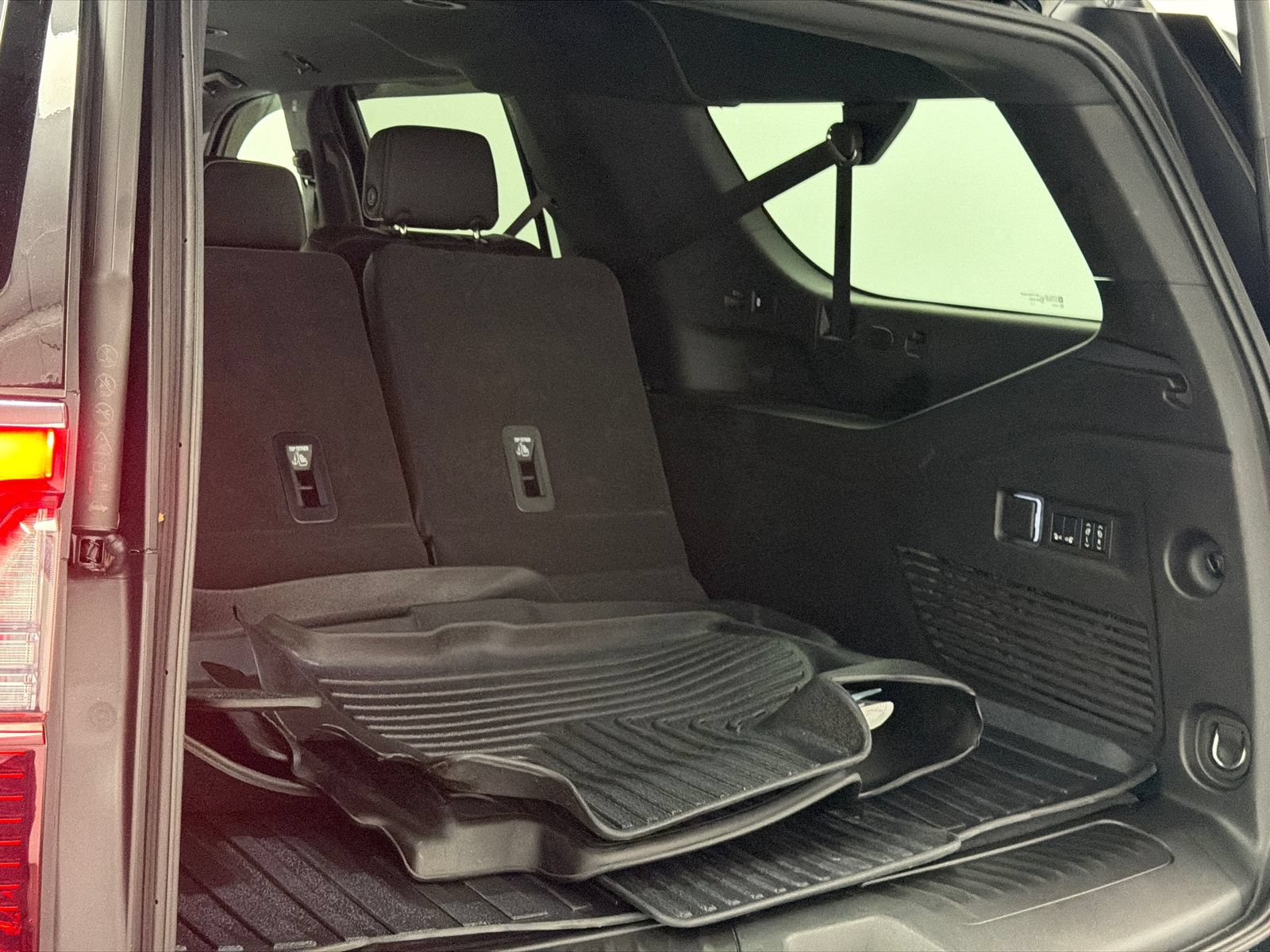 Used 2025 GMC Yukon XL Elevation AWD/4WD image 9