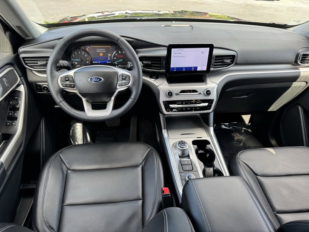 Used 2023 Ford Explorer XLT w/ Equipment Group 202A image 5