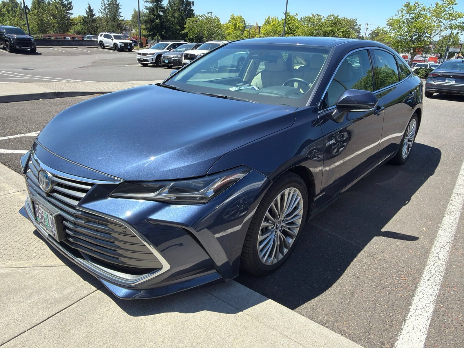 Used 2019 Toyota Avalon Limited w/ Advanced Safety Package FWD video 1