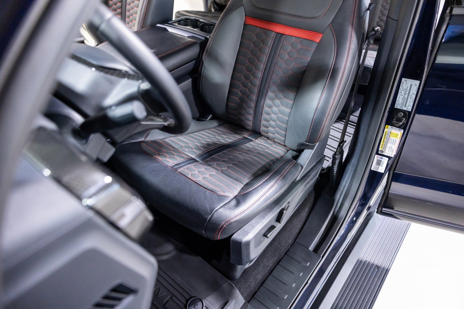 Used 2025 Ford F150 Lariat w/ Equipment Group 501A Mid image 38