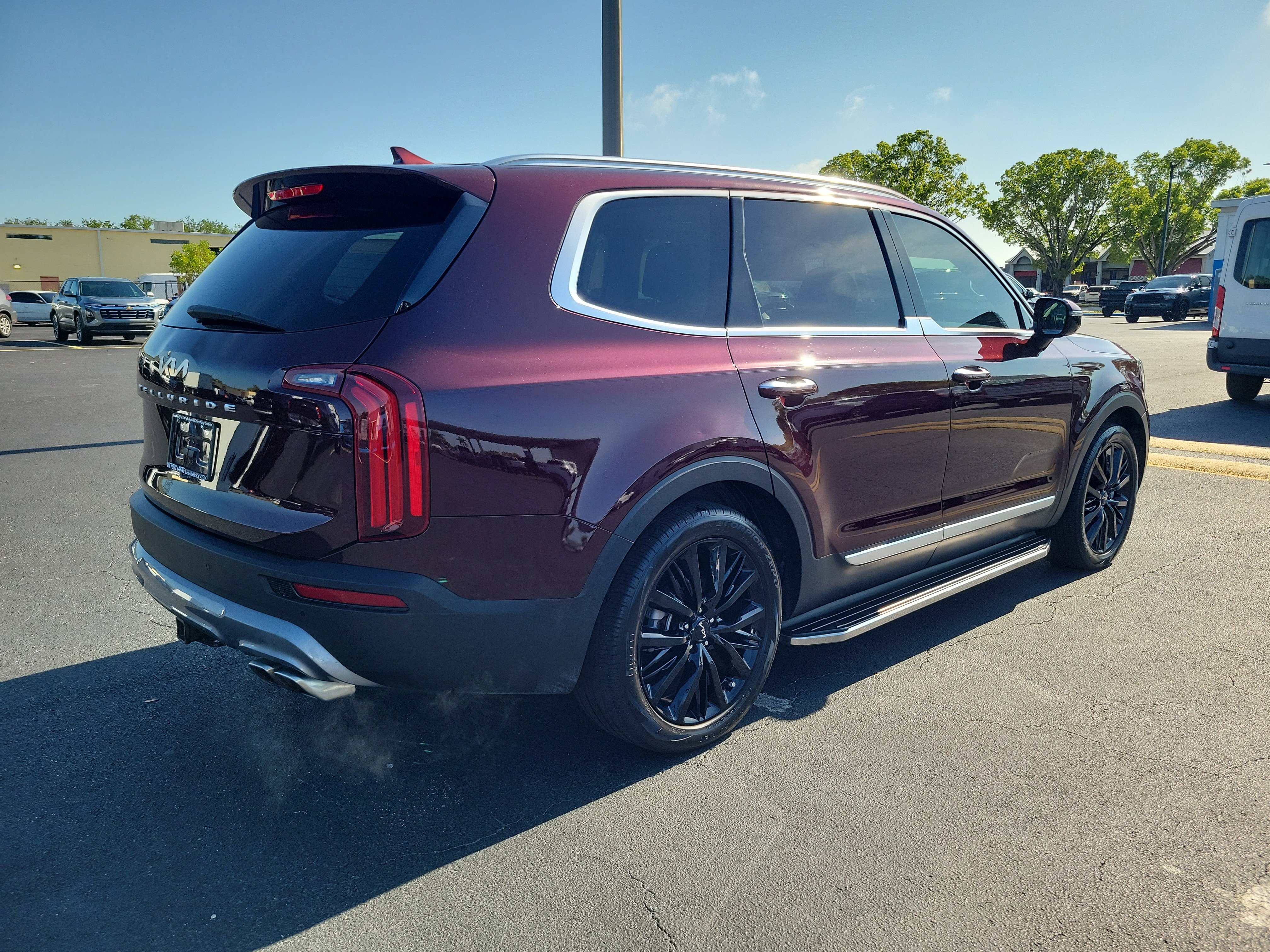 Used 2022 Kia Telluride SX w/ Towing Package FWD image 4