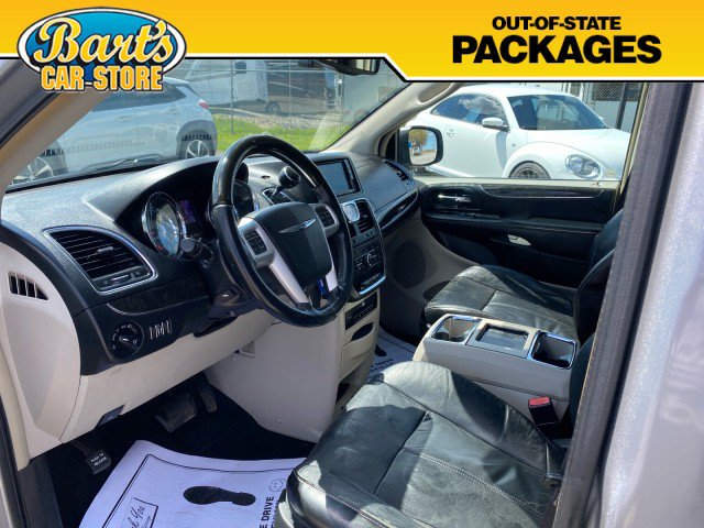 Used 2015 Chrysler Town & Country Limited Platinum FWD image 24