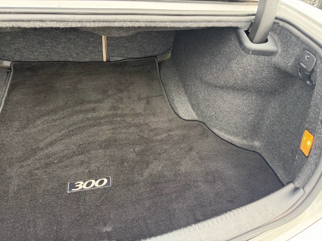 Used 2011 Chrysler 300 C image 11