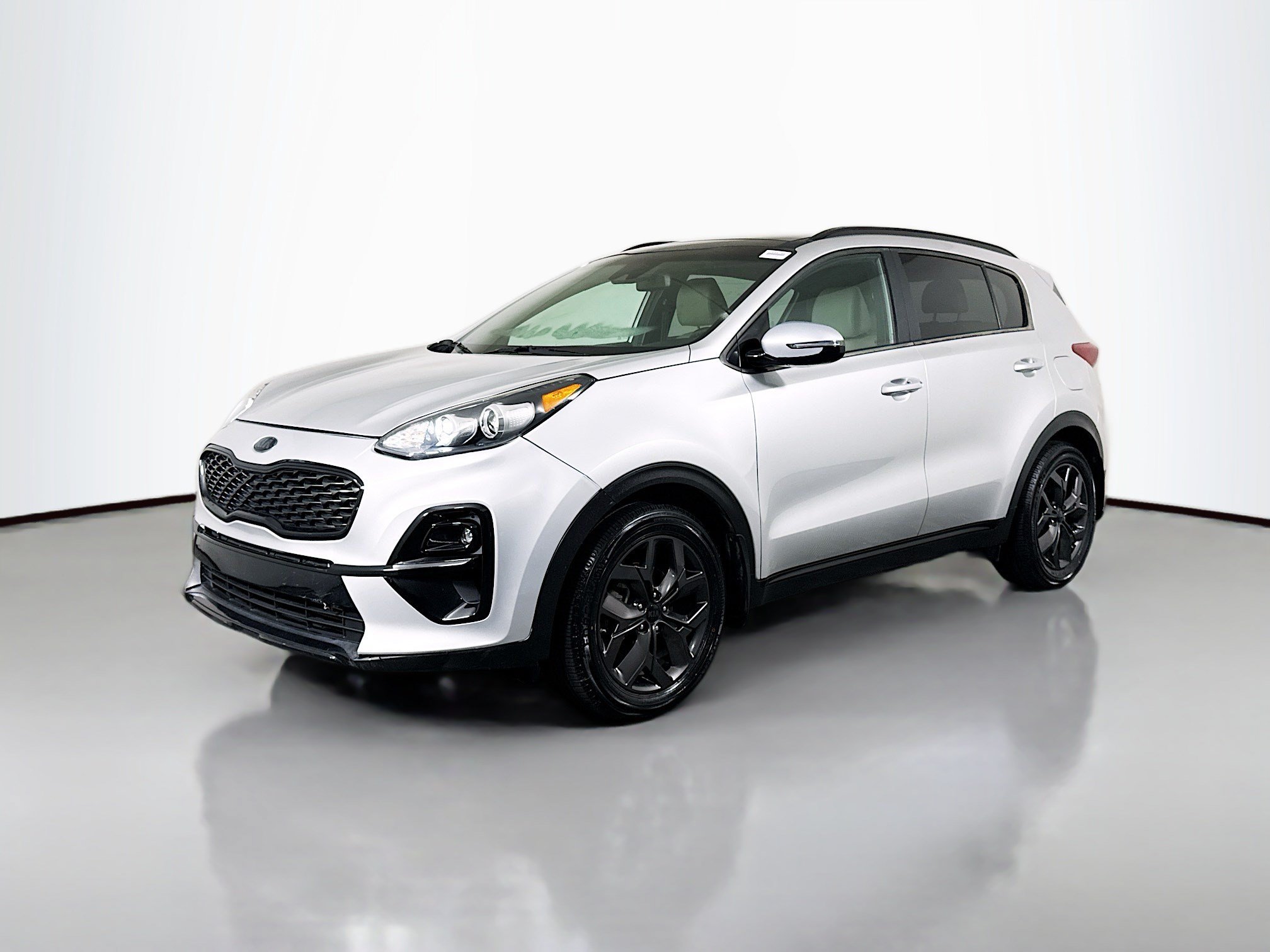 Used 2022 Kia Sportage Nightfall Edition FWD image 4