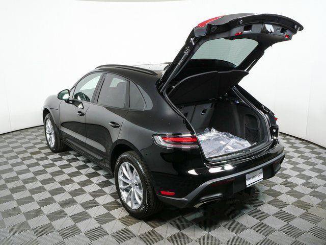 Certified 2026 Porsche Macan AWD/4WD image 33