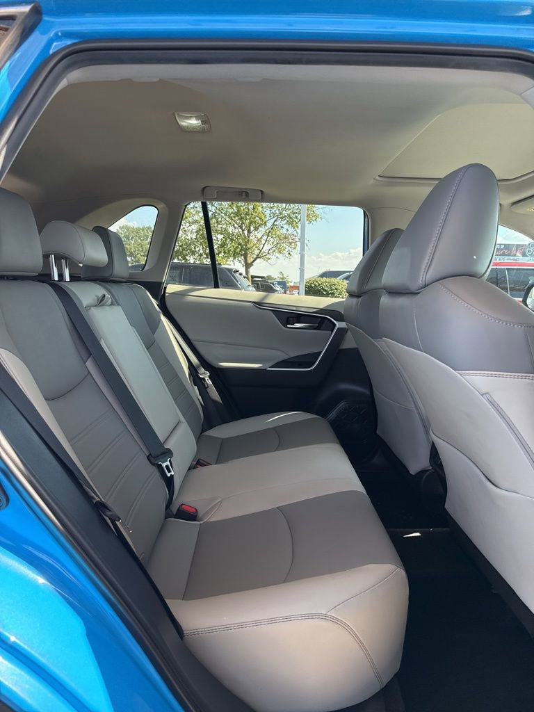 Used 2020 Toyota RAV4 XLE Premium image 26