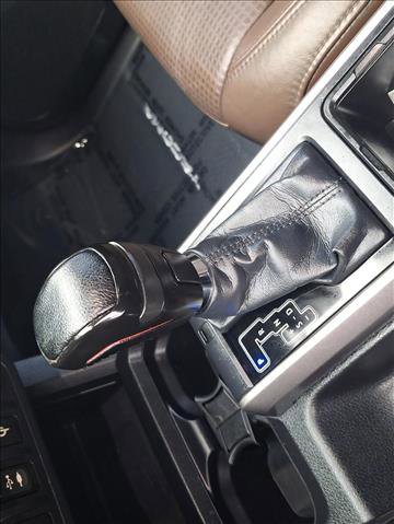 Used 2016 Toyota Tacoma Limited w/ Towing Package image 14