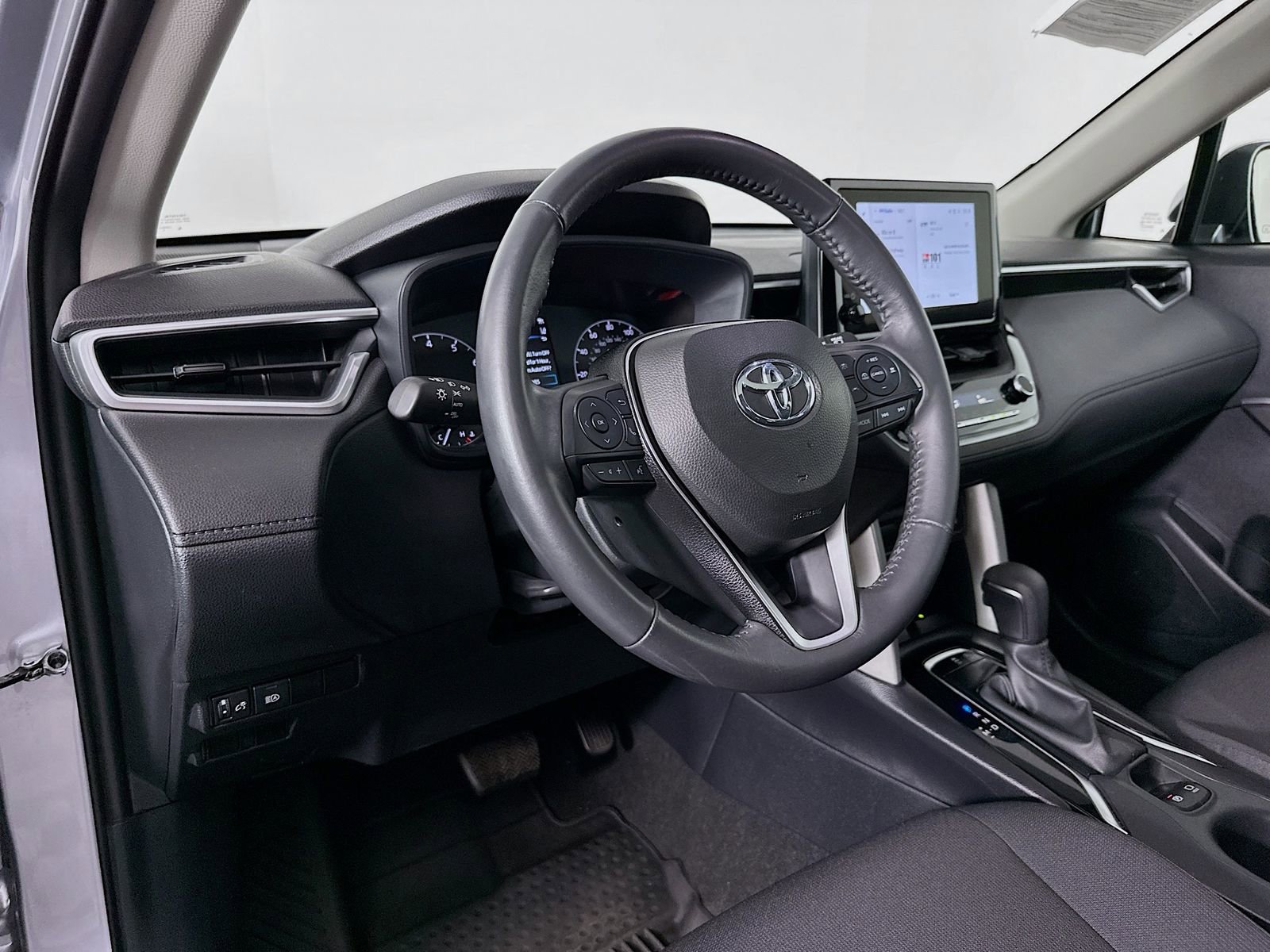 Certified 2024 Toyota Corolla Cross LE w/ Moonroof Package image 9