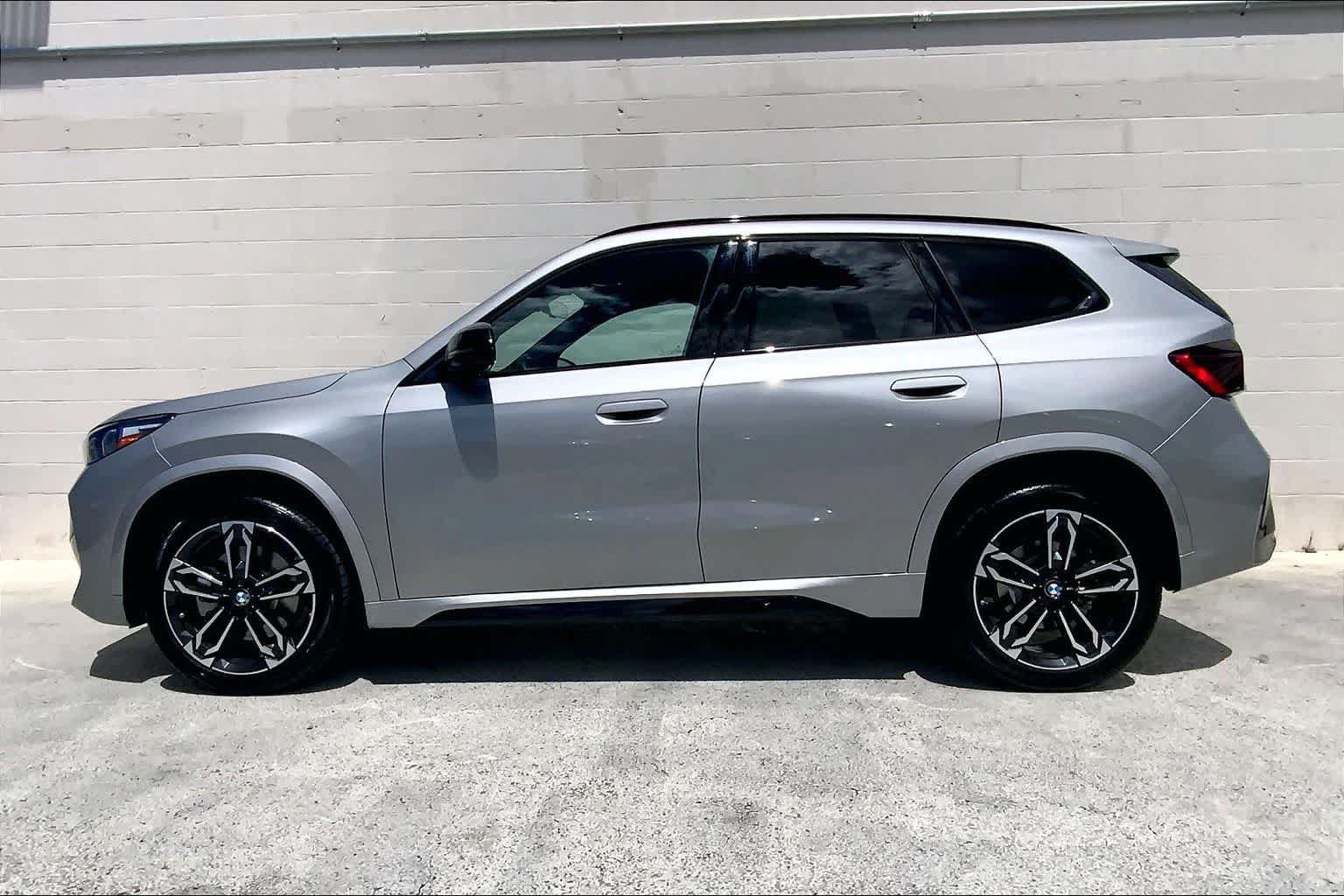 Used 2023 BMW X1 xDrive28i AWD/4WD image 3