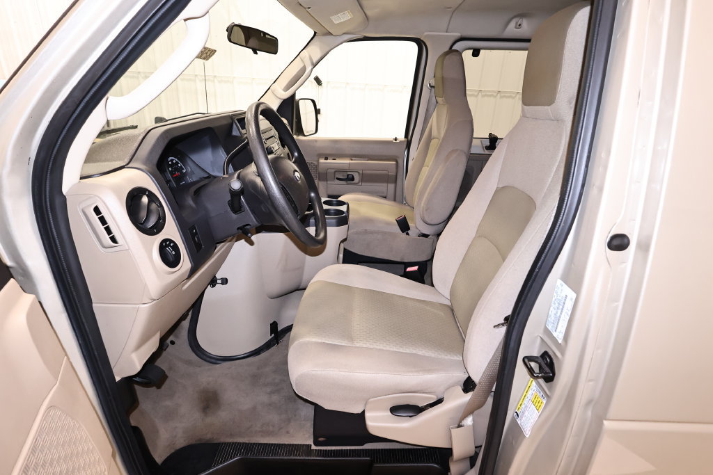 Used 2009 Ford E-350 and Econoline 350 XL RWD image 12