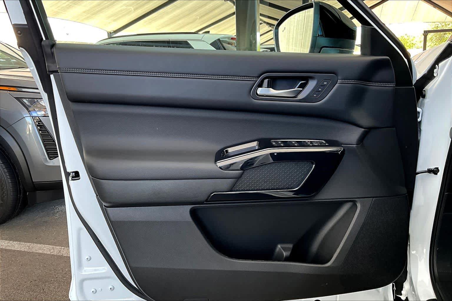 New 2026 Nissan Pathfinder Platinum image 13