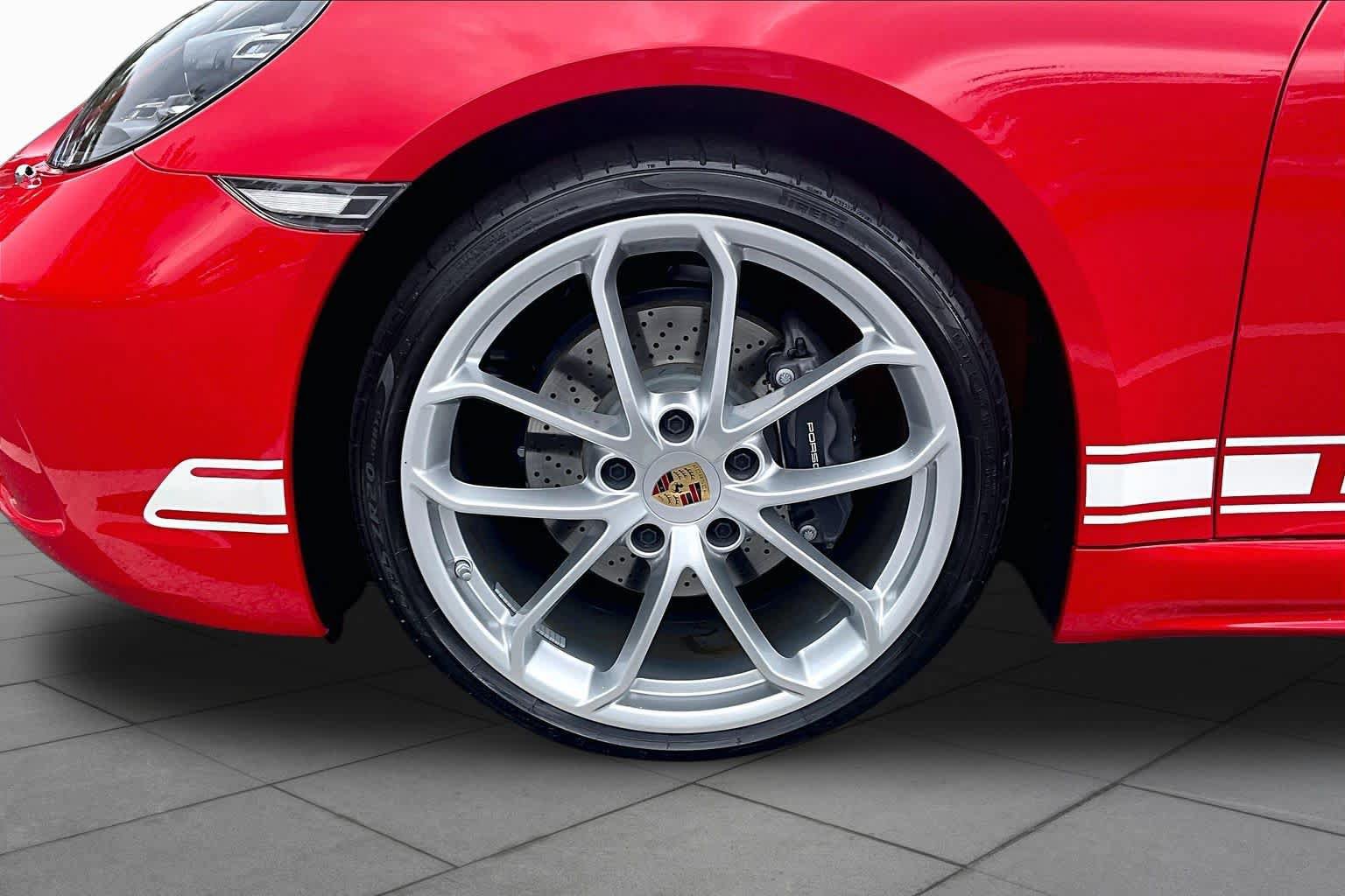 Used 2024 Porsche 718 Boxster RWD image 9