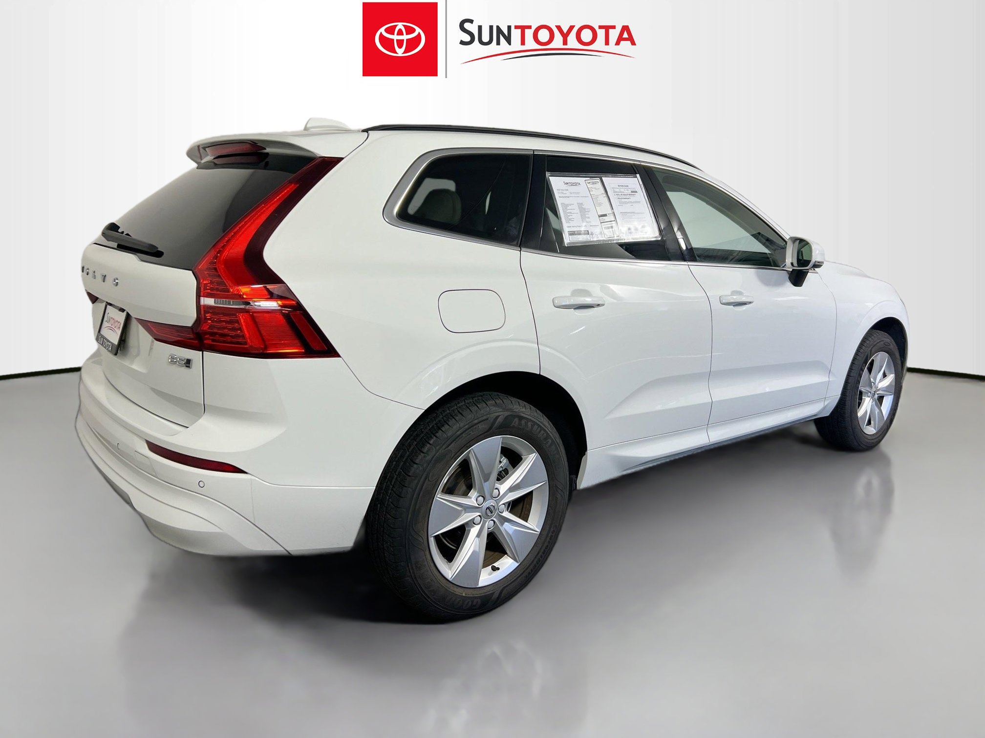 Used 2022 Volvo XC60 B5 Momentum image 4
