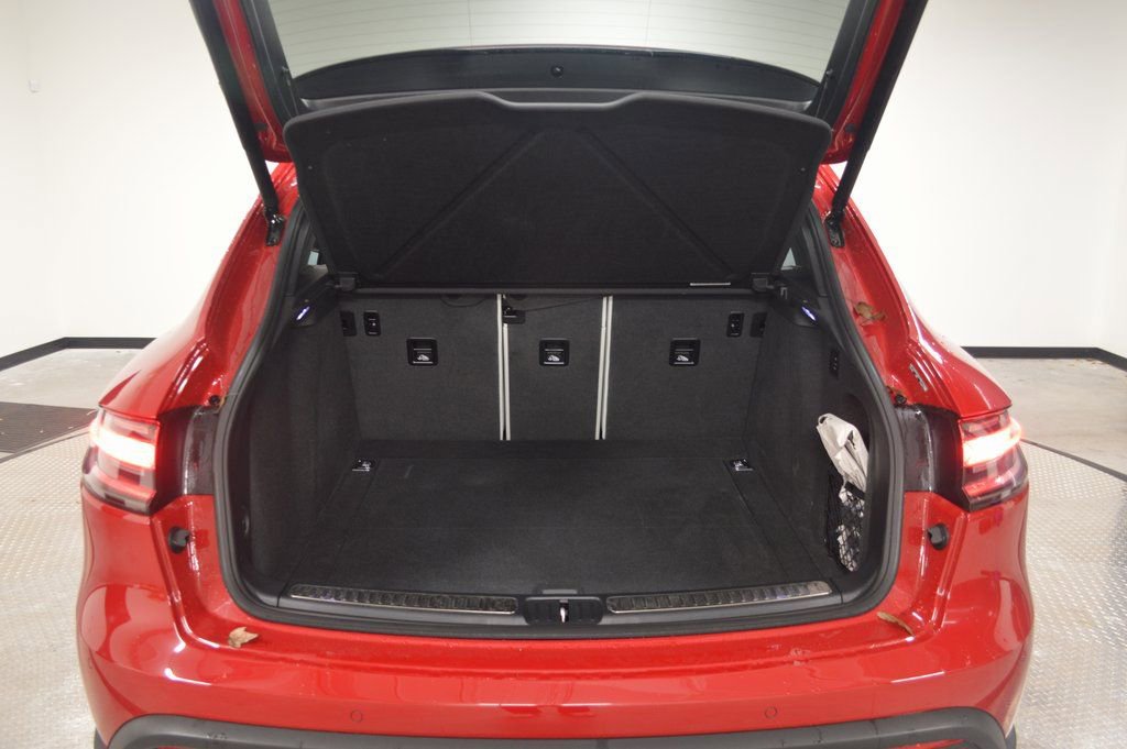 Certified 2025 Porsche Macan image 37