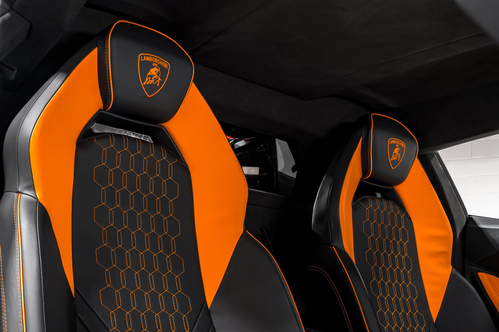 Used 2025 Lamborghini Revuelto AWD/4WD image 33