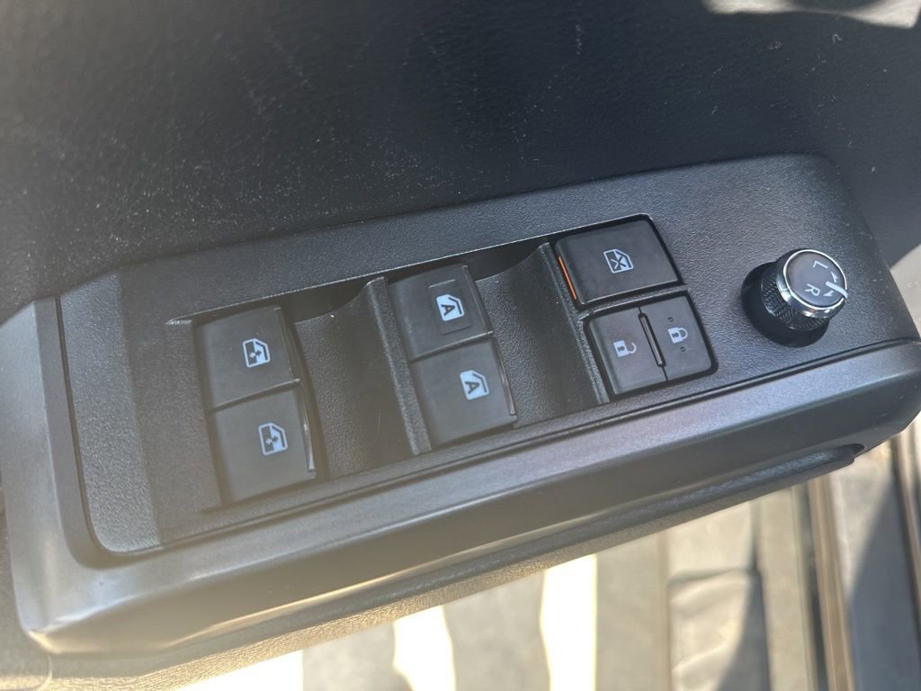 Used 2017 Toyota Tacoma TRD Off-Road w/ Tow Package (A/T) image 17