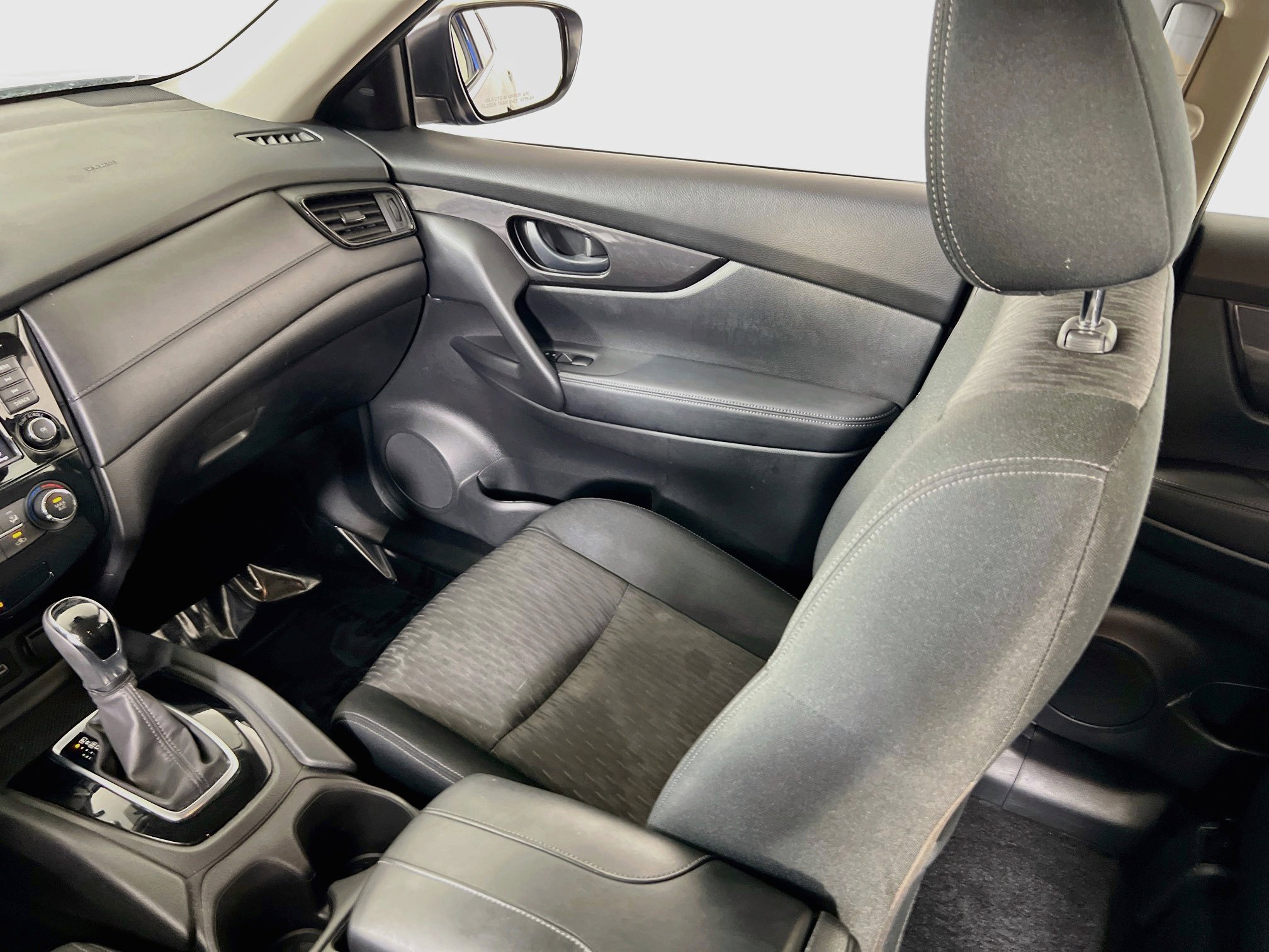 Used 2019 Nissan Rogue S image 21