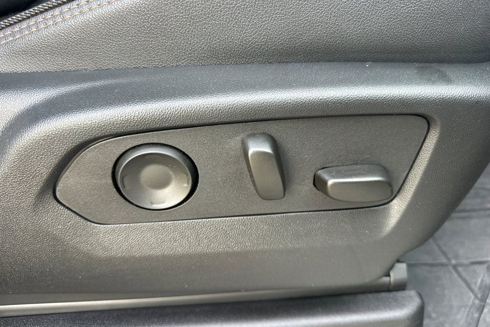 Certified 2025 Chevrolet Tahoe High Country image 23