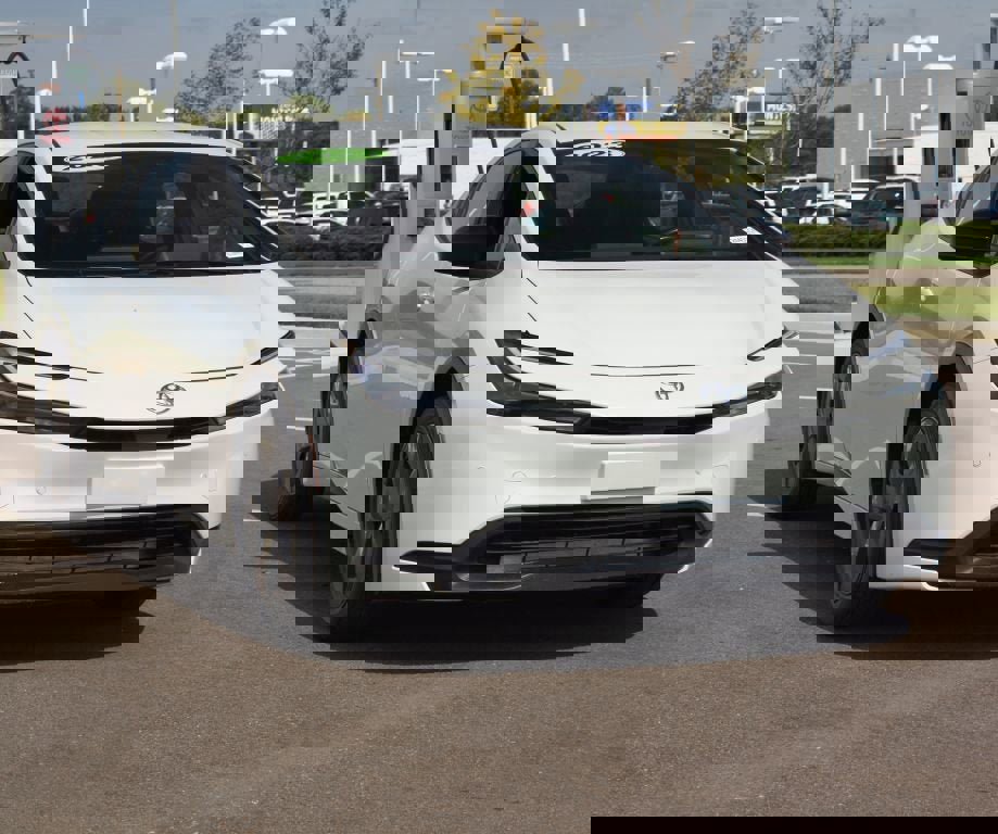 Used 2023 Toyota Prius LE image 2