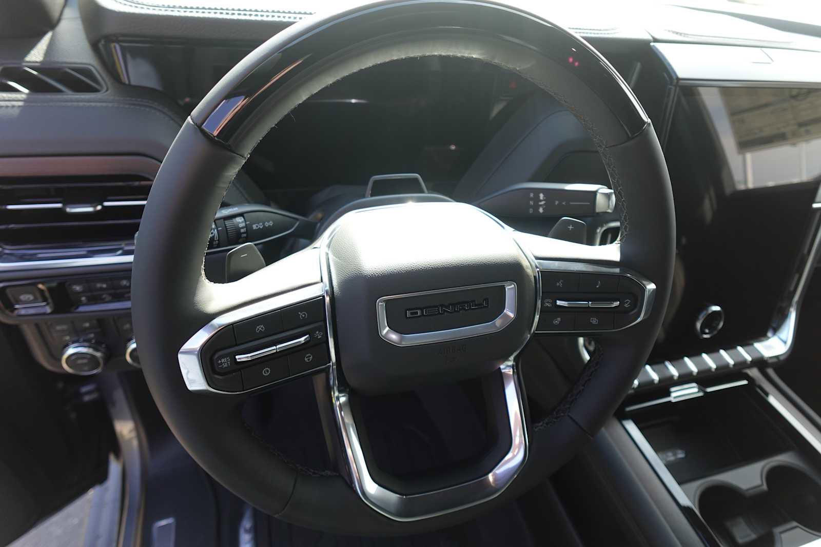 New 2026 GMC Yukon Denali w/ Denali Reserve Package image 13