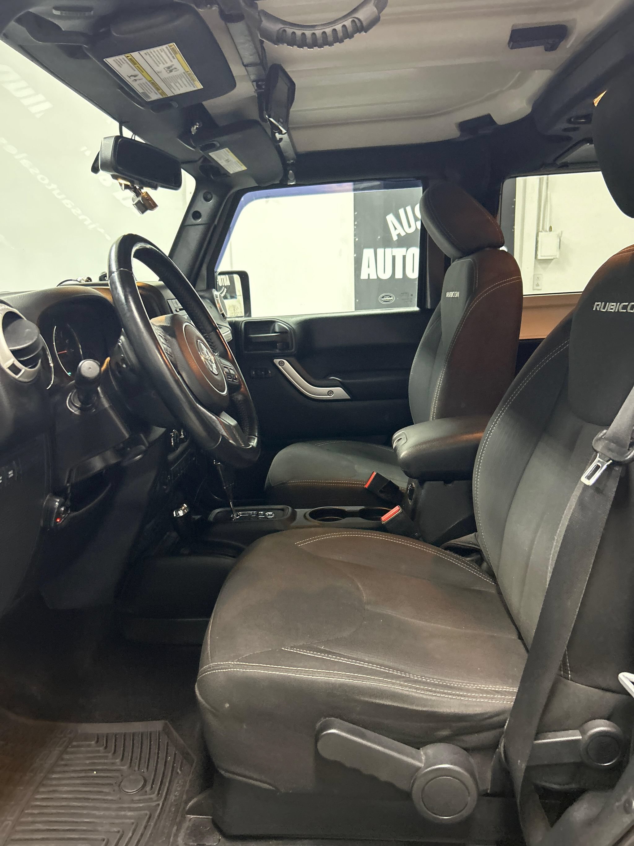 Used 2017 Jeep Wrangler Rubicon w/ Power Convenience Group AWD/4WD image 8