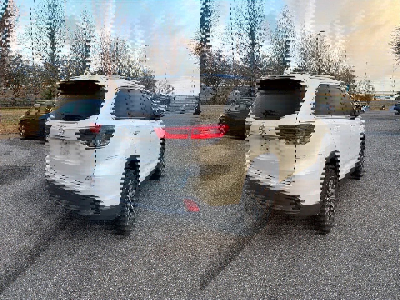 Used 2019 Toyota Highlander XLE image 5