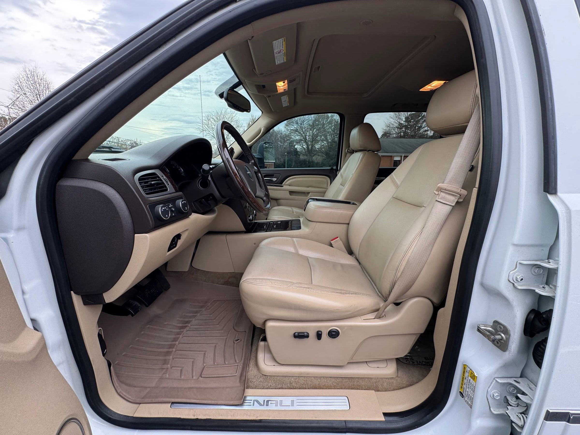 Used 2014 GMC Sierra 2500 Denali w/ Suspension Package, Off-Road image 15